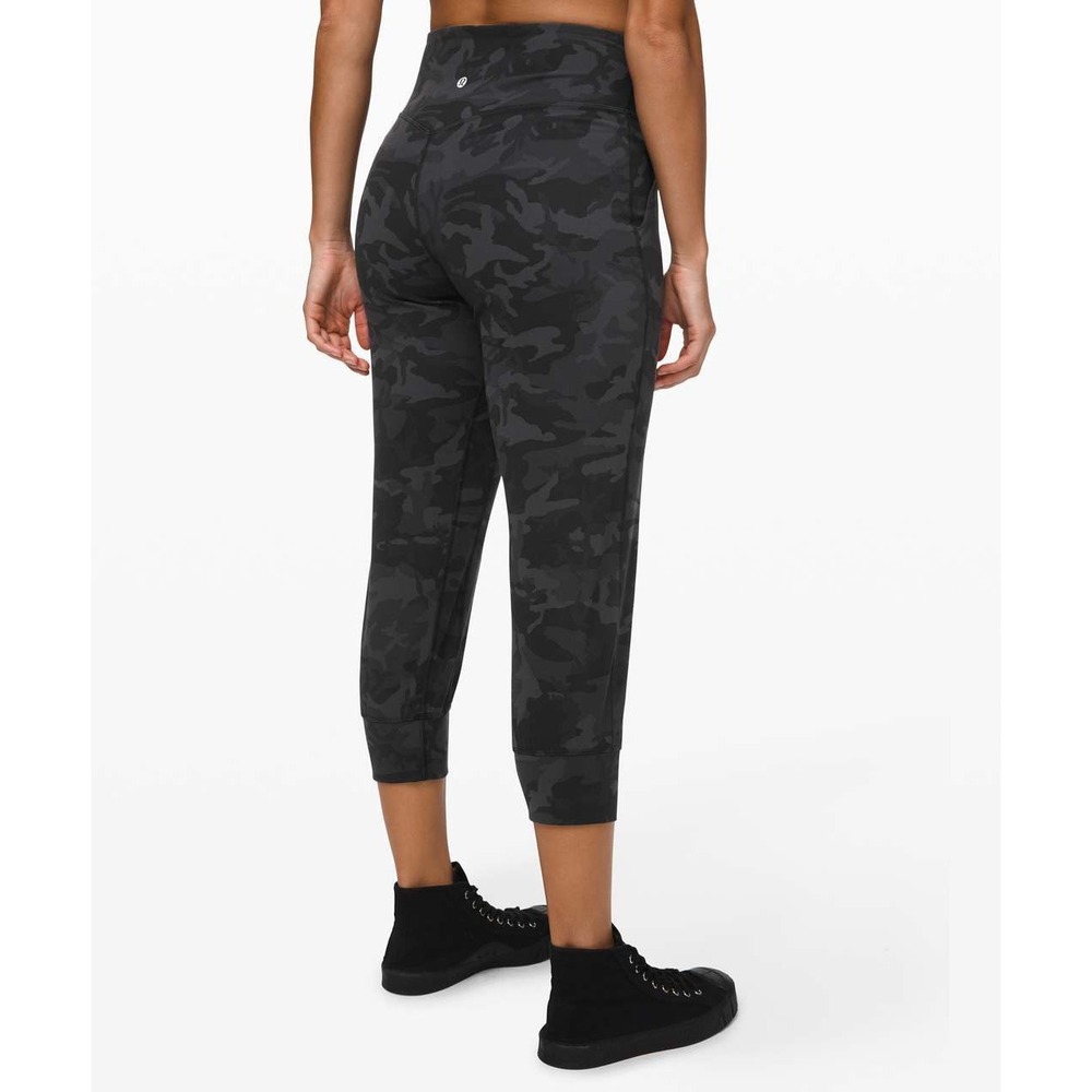 Lululemon Size 4 Grey Camo Align Jogger Crop 23 Athleisure Streetwear